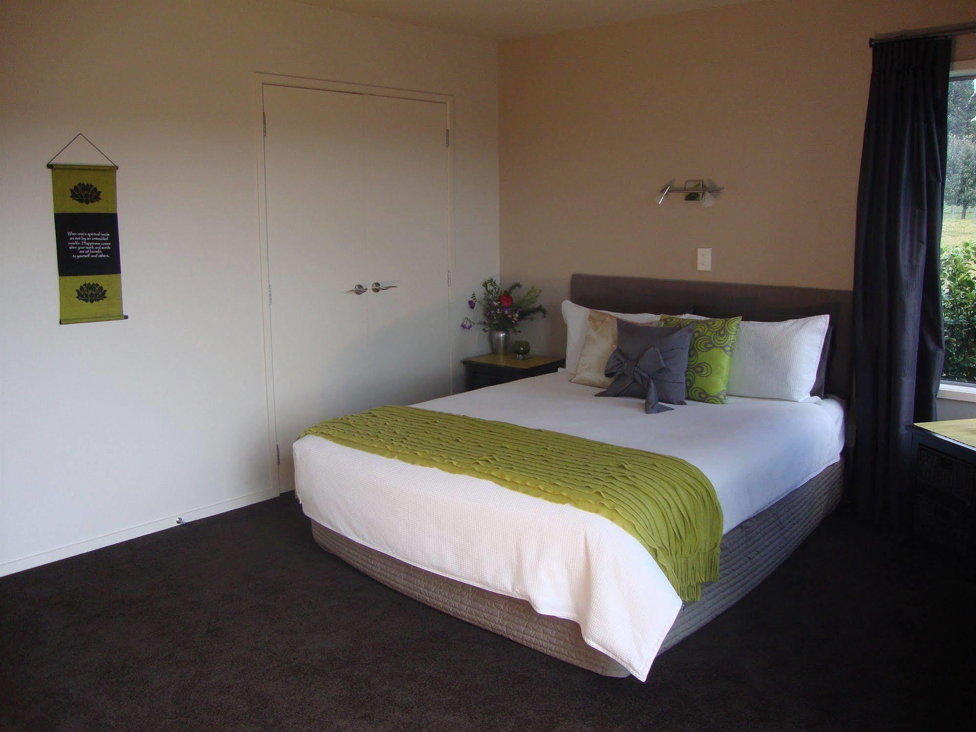 Stunning Views Bed, Breakfast & Health Retreat Bed & Breakfast Whangamata Exterior photo